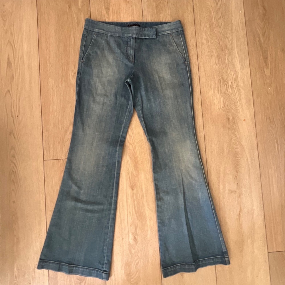 Theory low-rise flare blue denim jeans medium wash. 
Womens Size 10